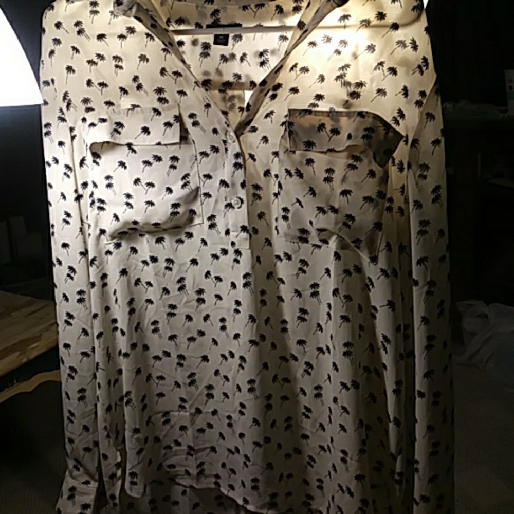 Ann Taylor Beach Vibes Top